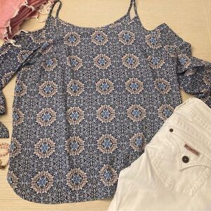 Aqua(Bloomingdale’s brand)cold shoulder top size medium